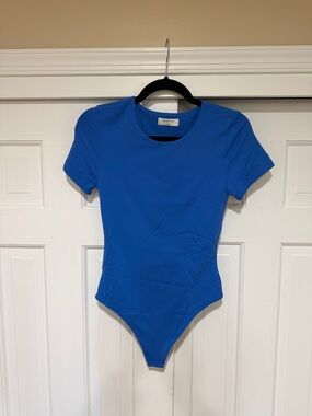Aritzia (Babaton) Blue Short Sleeve Bodysuit